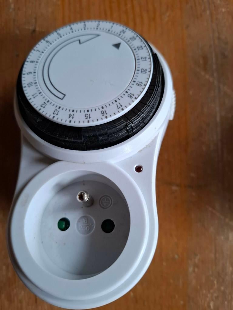 Schakelklok voor wandcontactdoos (2 st.), Doe-het-zelf en Bouw, Ophalen, Gebruikt, Overige typen