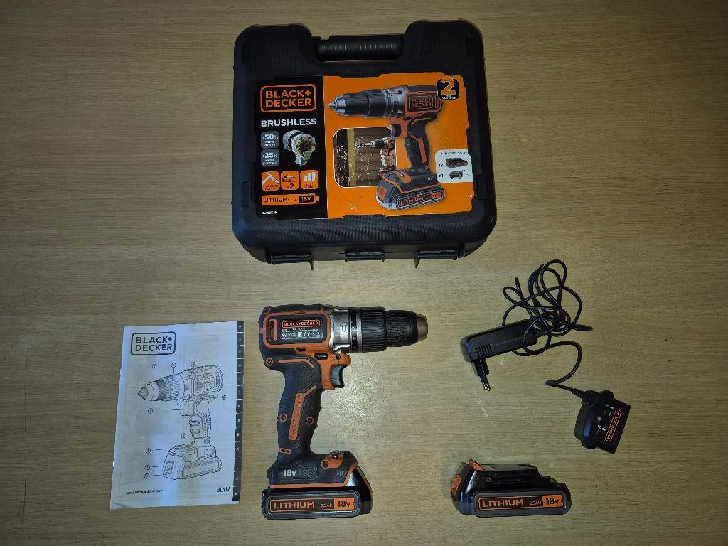 BLACK+DECKER Klopboormachine+koffer 2x 18V 2.5Ah Batt+ Lader, Ophalen, Gebruikt, Boor- en Schroefmachine, Variabele snelheid