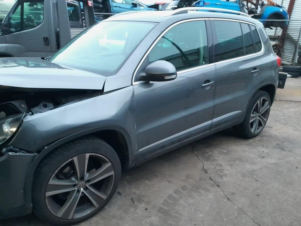 VITRE MECANISME AVANT GAUCHE Tiguan (5N1 / 2) (3C0959793C), Utilisé, Volkswagen