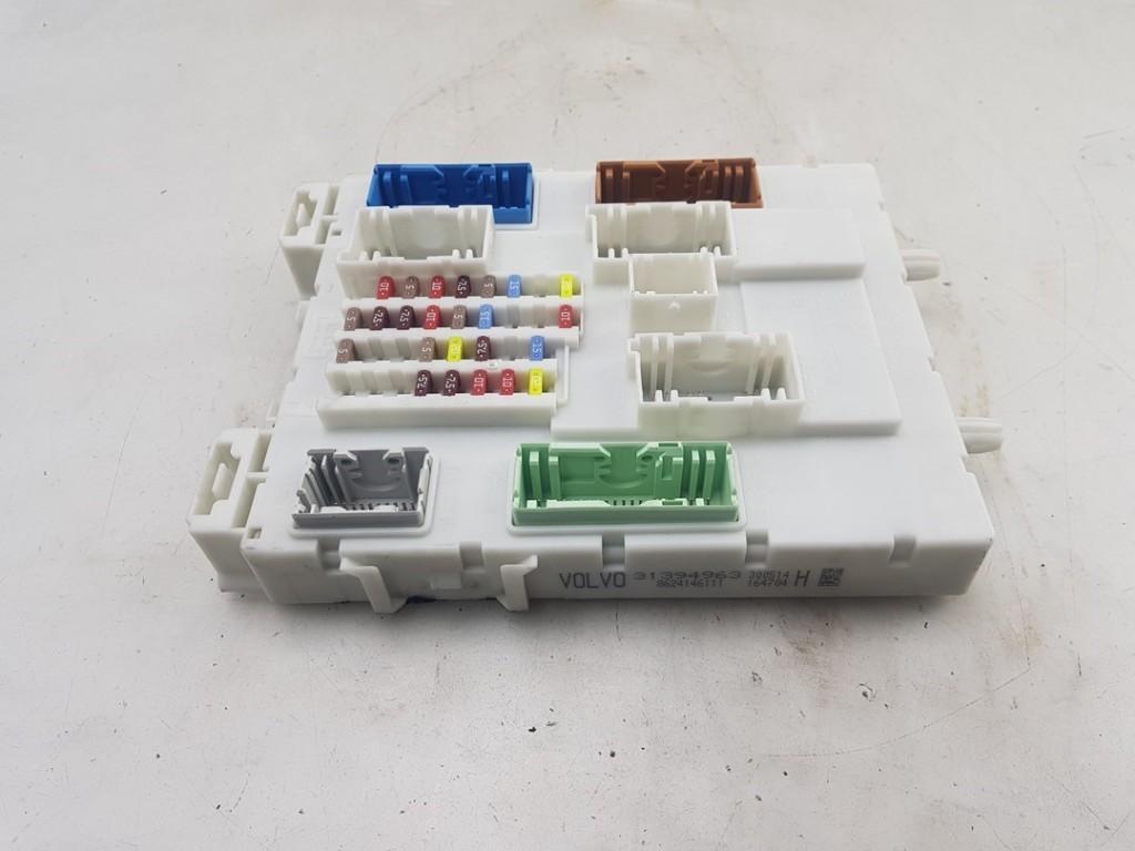 BOITIER FUSIBLES Volvo V40 (MV) (|31394963|), Autos : Pièces & Accessoires, Info@volvocars.com, Volvo Car Germany GmbH, Siegburger Straße 229
50679  Köln, DE