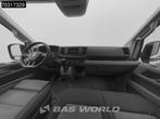 Volkswagen Crafter 140pk Automaat L4H3 Trekhaak ACC Airco Cr, Auto's, Bestelwagens en Lichte vracht, Automaat, Stof, Gebruikt