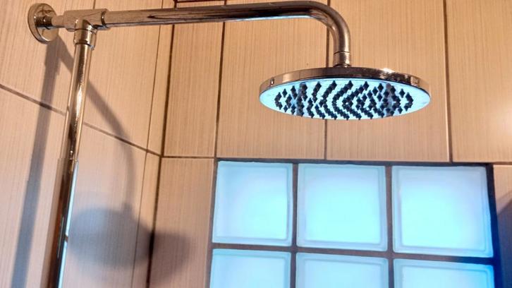 Inloop douchewand glas en douchekraan en kop, Huis en Inrichting, Badkamer | Badkamermeubels, Gebruikt, Ophalen