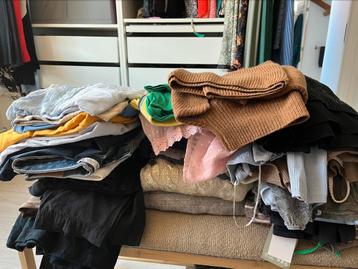 Lot vêtements et chaussures beschikbaar voor biedingen