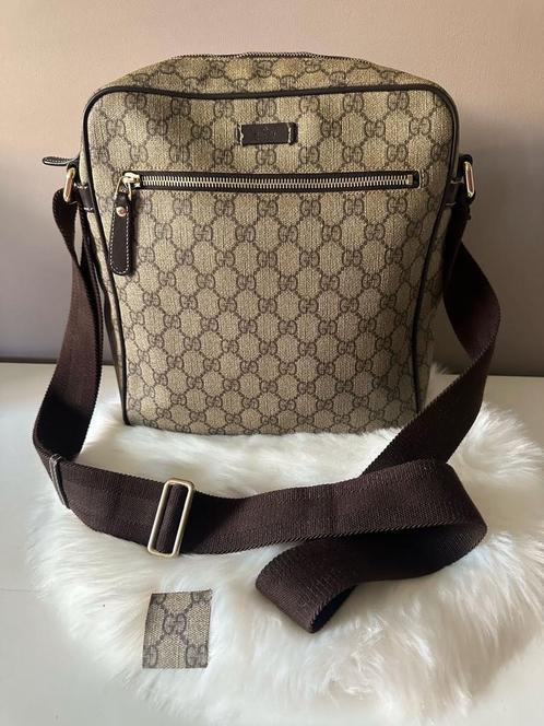 Originele GUCCI crossover/ schoudertas met portemonnee, Handtassen en Accessoires, Tassen | Schoudertassen, Zo goed als nieuw