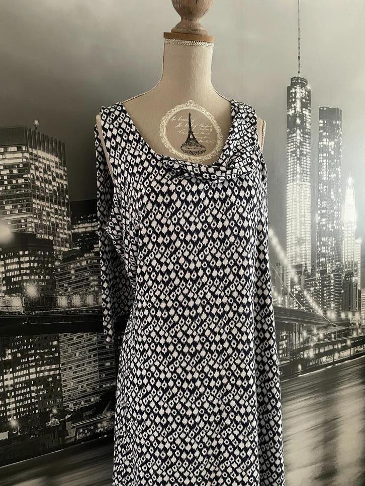 kleed jurk Terre Bleue met grafische print - 44, Kleding | Dames, Jurken, Zo goed als nieuw, Maat 42/44 (L), Blauw, Onder de knie