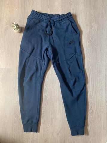 Nike sportswear broek fleece beschikbaar voor biedingen