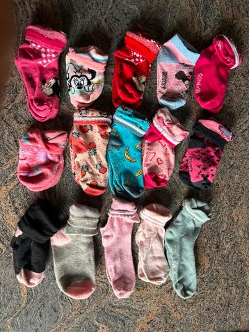 15 paar meisjessokken maat 23-26 Minnie, Bumba, Peppa Pig …. beschikbaar voor biedingen