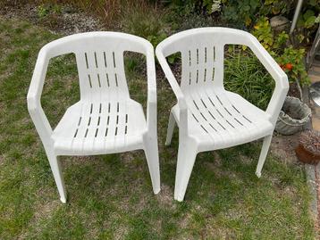2 stoelen beschikbaar voor biedingen