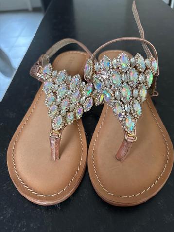 Sandalen beschikbaar voor biedingen