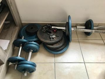 Fitness materialen min 130kg aan plates  beschikbaar voor biedingen