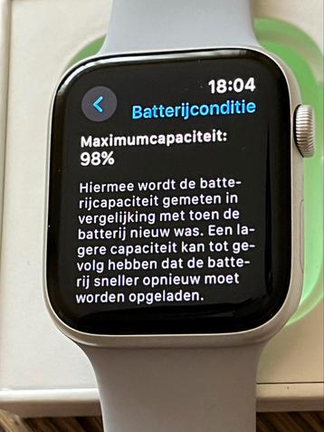 Apple Watch SE 44mm generatie 2, batterij 98% in nieuwstaat!