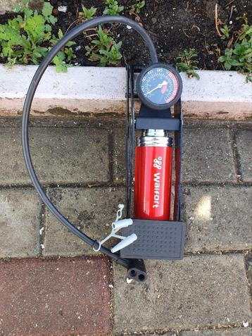 2 - Fietspompen, Fietsen en Brommers, Ophalen of Verzenden, Drukmeter, Zo goed als nieuw