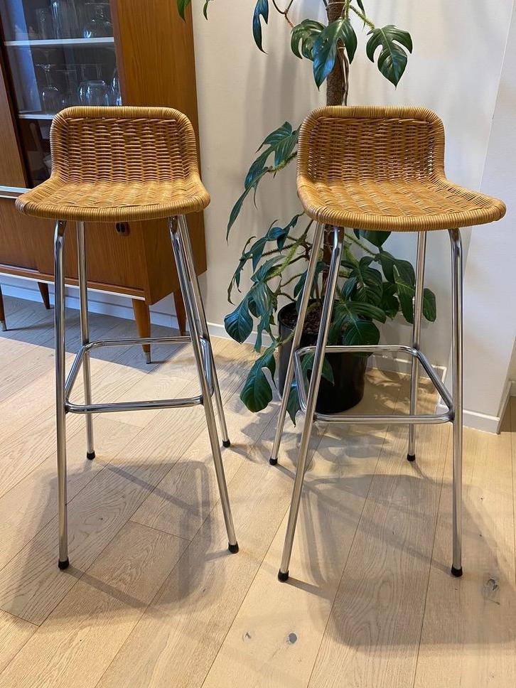 BARKRUK rotan - rattan barstool, Huis en Inrichting, Barkrukken, Gebruikt, 60 tot 90 cm, Metaal, Riet, 2 krukken, Ophalen