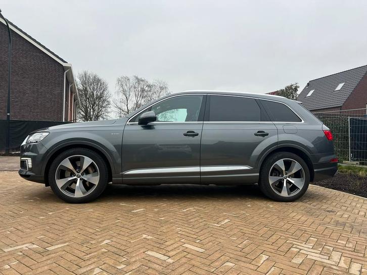 AUDI Q7 3.0 TDI E-TRON 3x s-Line Pano Acc Virtual Cockpit, Auto's, Audi, Particulier, Q7, 4x4, ABS, Achteruitrijcamera, Adaptieve lichten