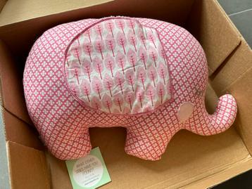 Knuffelolifant beschikbaar voor biedingen