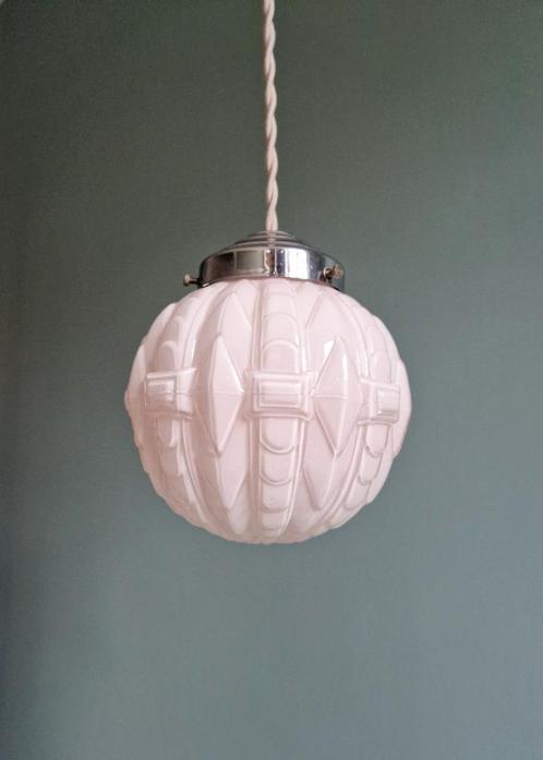 Art Deco hanglamp in lichtroze opaline glas, 1920-30, Antiek en Kunst, Antiek | Verlichting, Ophalen of Verzenden