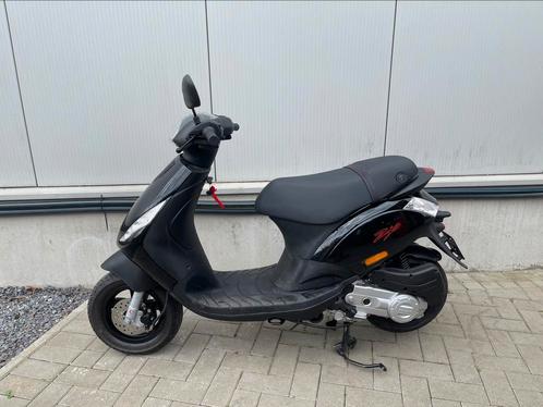 Piaggio zip A klasse 2024 *schade*, Fietsen en Brommers, Scooters | Piaggio, Zip, Ophalen