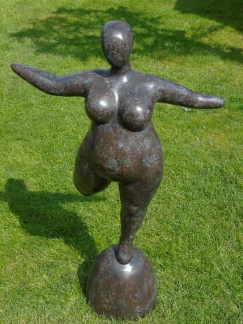 een dikke vrouw in bronzen BOTERO-stijl, moderne kunst!, Tuin en Terras, Tuinbeelden, Nieuw, Abstract beeld, Overige materialen