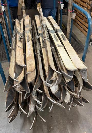 Ski's oude Ski's decoratie  beschikbaar voor biedingen