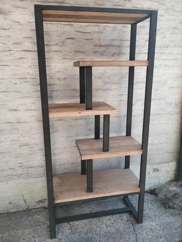 Zeer zwaar en groot plantenrek....1m90 x 80cm....0478028005 beschikbaar voor biedingen