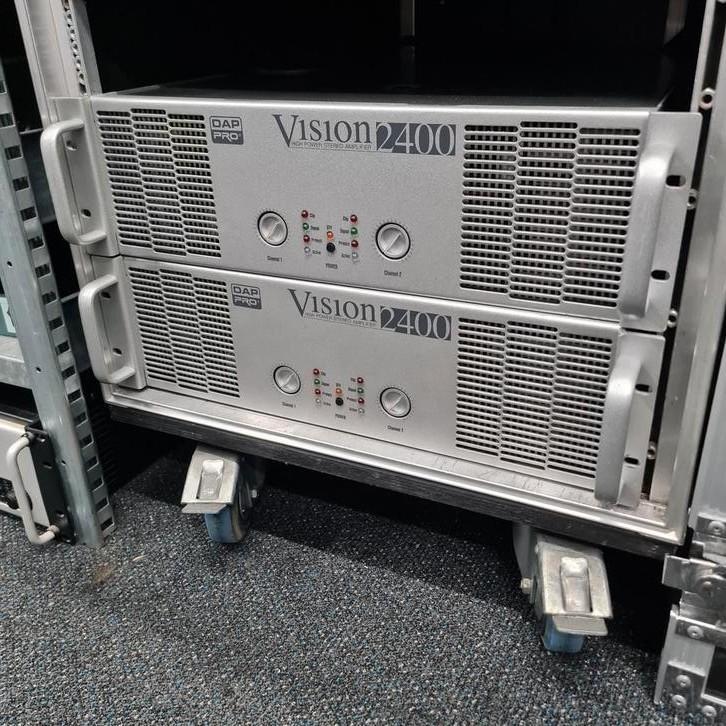 DAP VISION   2 x 1950 watt  versterker  !!, Audio, Tv en Foto, Luidsprekerboxen, Zo goed als nieuw, Ophalen