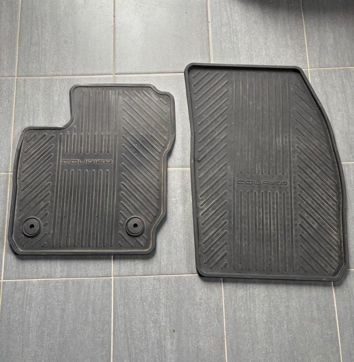 2 rubberen vloermatten aan de voorkant zwart TOURNEO/COURIER, Auto diversen, Automatten, Gebruikt, Ophalen