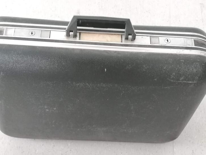 om Delsey koffer jaren 70 te zien, Handtassen en Accessoires, Koffers, Gebruikt, Hard kunststof, 70 cm of meer, 55 cm of meer