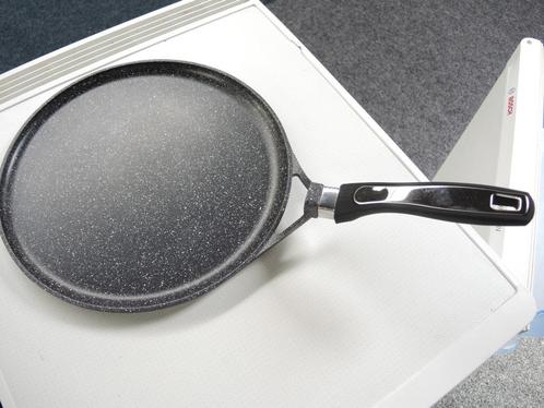Pizza/pannenkoek pan 32 cm, Huis en Inrichting, Keuken | Potten en Pannen, Nieuw, Koekenpan of Braadpan, Aluminium, Inductieplaat