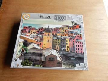 nr.1587 - Puzzel toy universe - 1000 stukjes, Hobby en Vrije tijd, Ophalen of Verzenden, 500 t/m 1500 stukjes, Legpuzzel