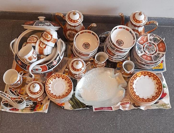Vintage porseleinen servies met gouden details, Antiek en Kunst, Antiek | Servies compleet, Ophalen