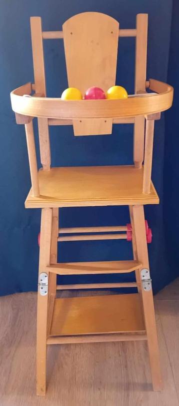 Vintage houten poppenstoeltje beschikbaar voor biedingen