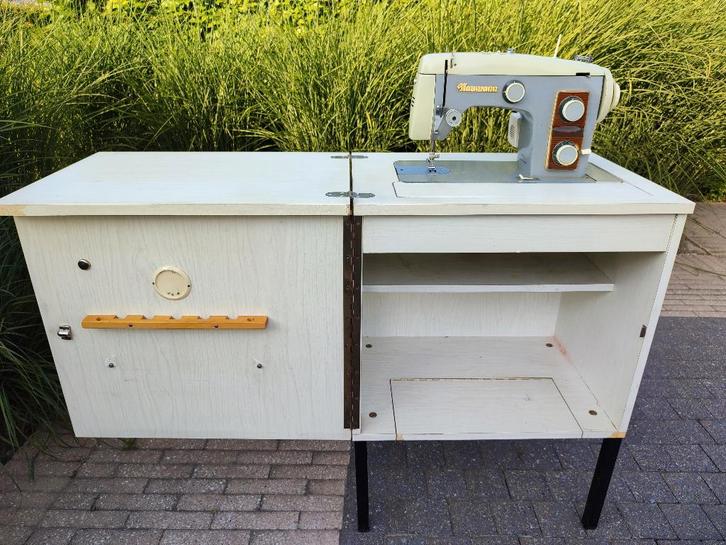 Naaimachine Naumann, incl. meubel met zijtafel + toebehoren, Hobby en Vrije tijd, Naaimachines en Toebehoren, Gebruikt, Naaimachine