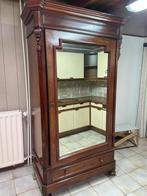 Armoire en bois massif