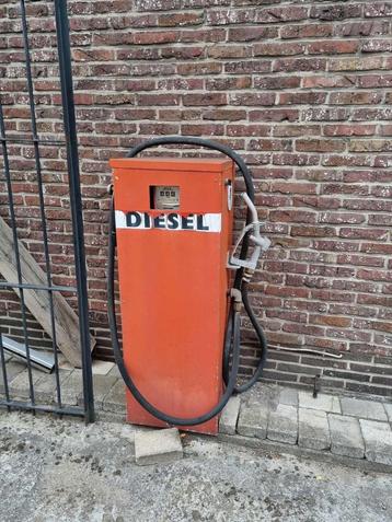 Retro pomp beschikbaar voor biedingen