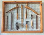 7 tafels met gereedschap voor het maken van schoenen (25€/st, Antiek en Kunst, Ophalen