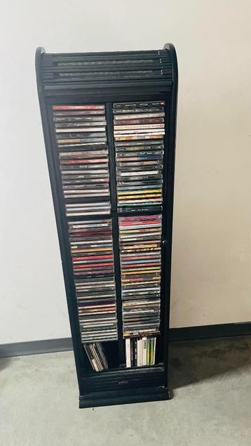 CD rek met CD's: volledig beschikbaar voor biedingen