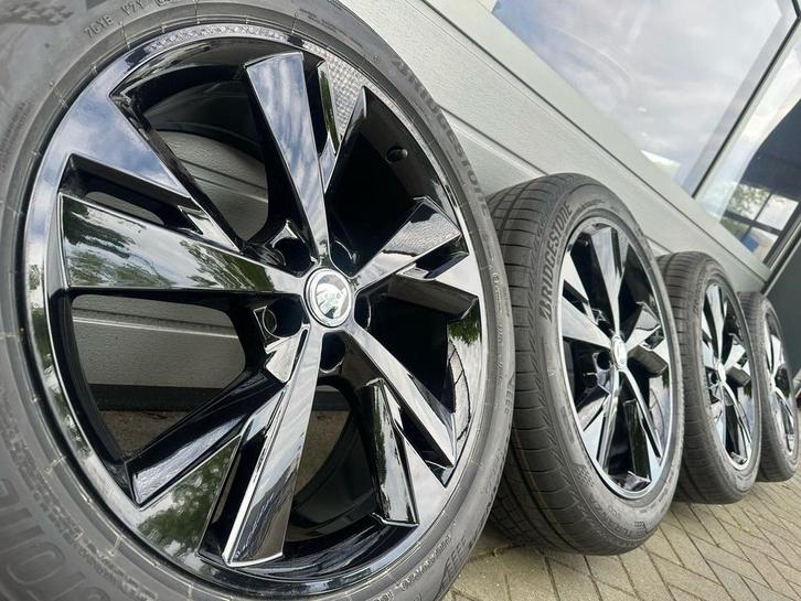 set 20 inch Skoda Enyaq iV EV velgen zomerbanden sensoren, Auto-onderdelen, Banden en Velgen, Banden en Velgen, Zomerbanden, 20 inch