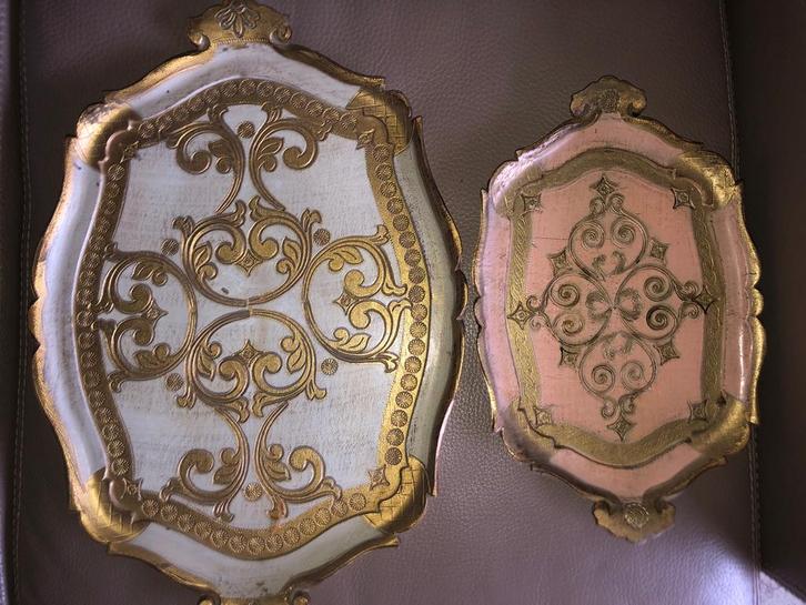 2 mooie houten plateau’s beschilderd met gouden krullen, Huis en Inrichting, Woonaccessoires | Dienbladen, Zo goed als nieuw, Hout