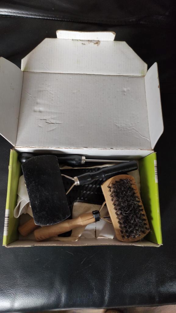 Dieren verzorgingsset / borstel kammen set, Dieren en Toebehoren, Pluimvee | Toebehoren, Gebruikt, Overige typen, Ophalen of Verzenden