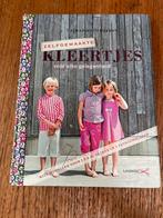 Zelfgemaakte kleertjes - patronenboek, Ophalen of Verzenden, Gebruikt, Overige typen