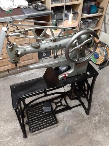 Adler naaimachine in topstaat beschikbaar voor biedingen