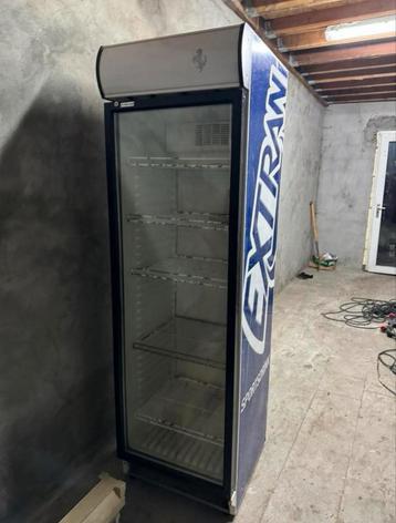 Le réfrigérateur à vendre « fonctionne bien »