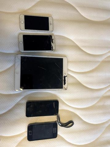 Oude iPad en iPhone kapot voor onderdelen beschikbaar voor biedingen