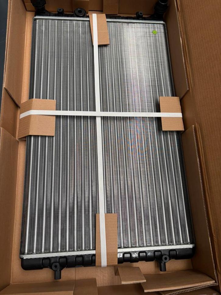 Radiateur Golf , Audi, Skoda, Seat Nieuw origineel., Auto-onderdelen, Motor en Toebehoren, Audi, Seat, Volkswagen, Skoda, Nieuw