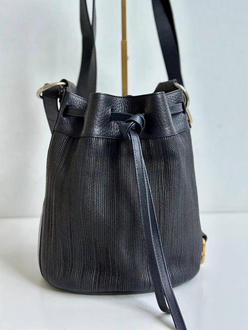 Delvaux  Carafon (Gibus) Bucket Bag, Handtassen en Accessoires, Tassen | Schoudertassen, Zo goed als nieuw, Blauw, Leer, Ophalen of Verzenden