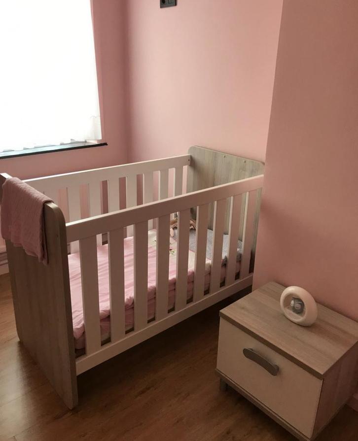 Neyt 3-Delige Babykamer Meegroeibed + Commode + Nachtkastje, Kinderen en Baby's, Kinderkamer | Complete kinderkamers, Zo goed als nieuw