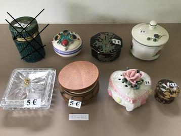 8 speciale opberg items aan 5 euro per stuk beschikbaar voor biedingen