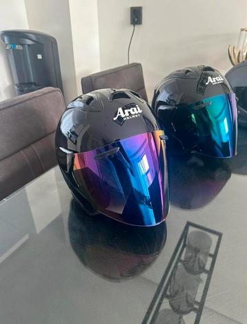 Arai helm met kleurenvizier beschikbaar voor biedingen
