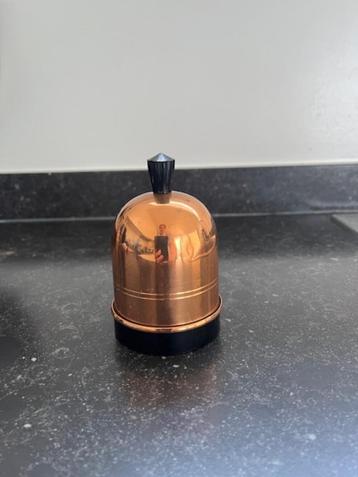 Vintage sigarettendispenser ( koperkleurig ) beschikbaar voor biedingen
