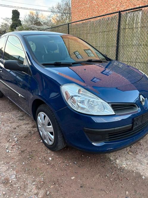 Renault clio, Auto's, Renault, Particulier, Clio, Centrale vergrendeling, Benzine, Euro 4, 3 deurs, Handgeschakeld, Blauw, Voorwielaandrijving